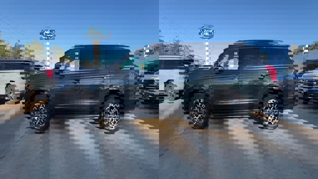 New 2026 Ford Expedition Active image 3