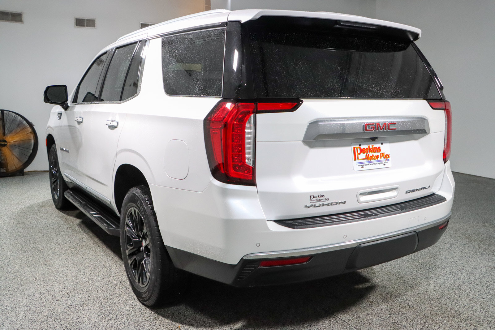 Used 2023 GMC Yukon Denali AWD/4WD image 9