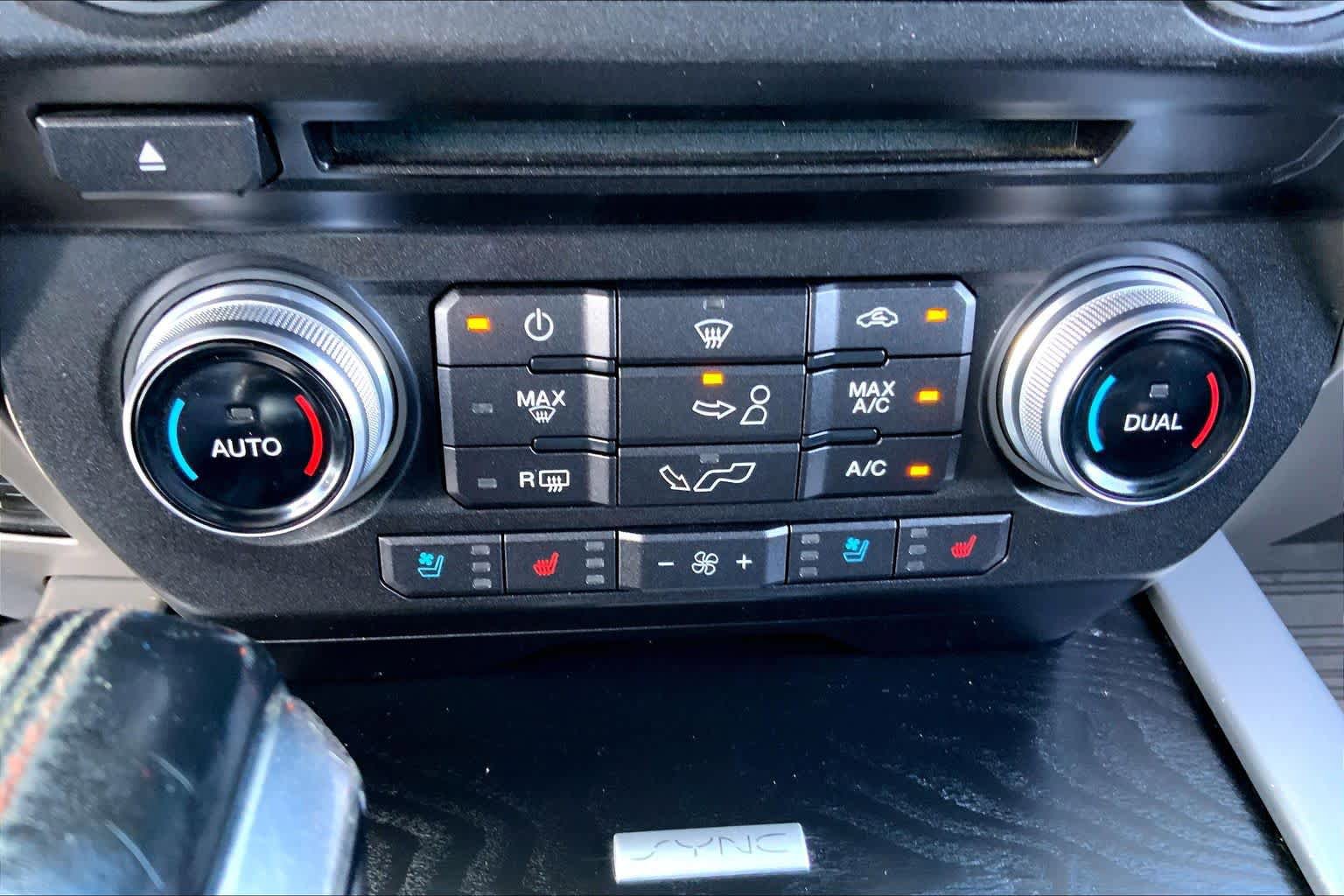 Used 2018 Ford F150 Platinum w/ Equipment Group 701A Luxury AWD/4WD image 30