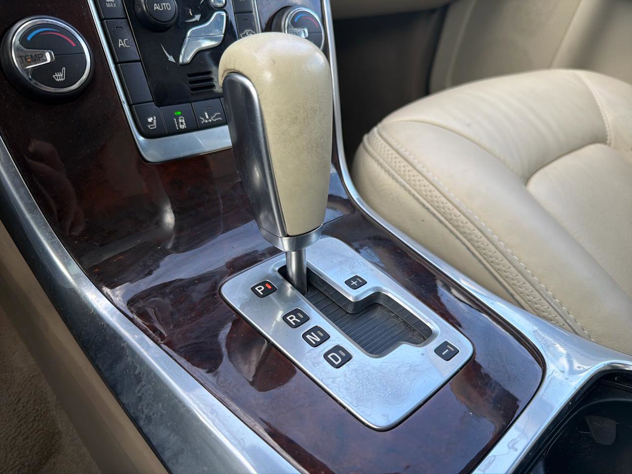 Used 2012 Volvo XC70 T6 image 24