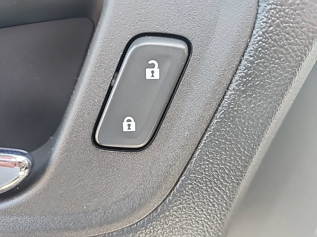Used 2022 Chevrolet Colorado LT w/ Fleet Safety Package RWD image 18