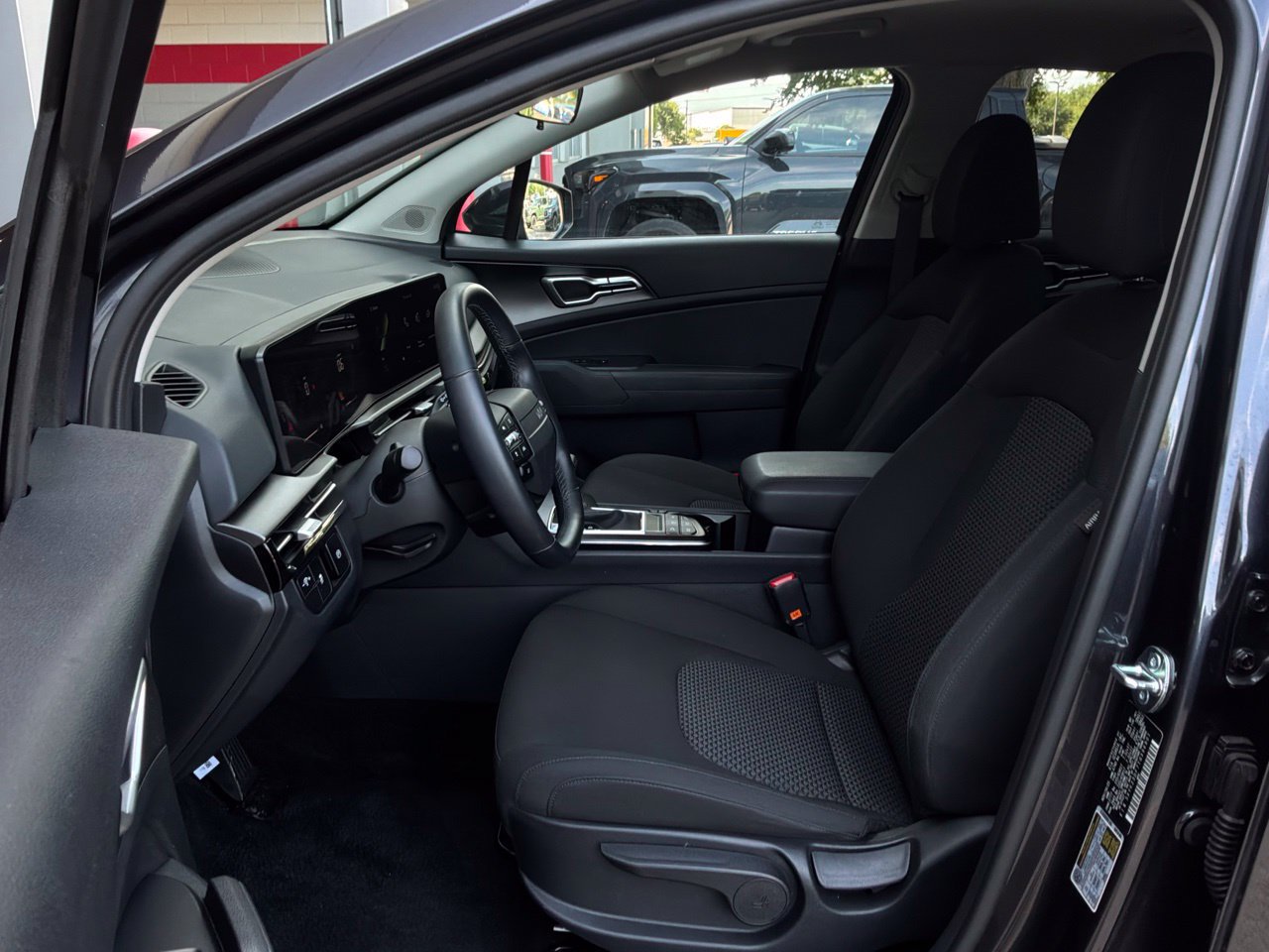 Used 2026 Kia Sportage LX FWD image 8
