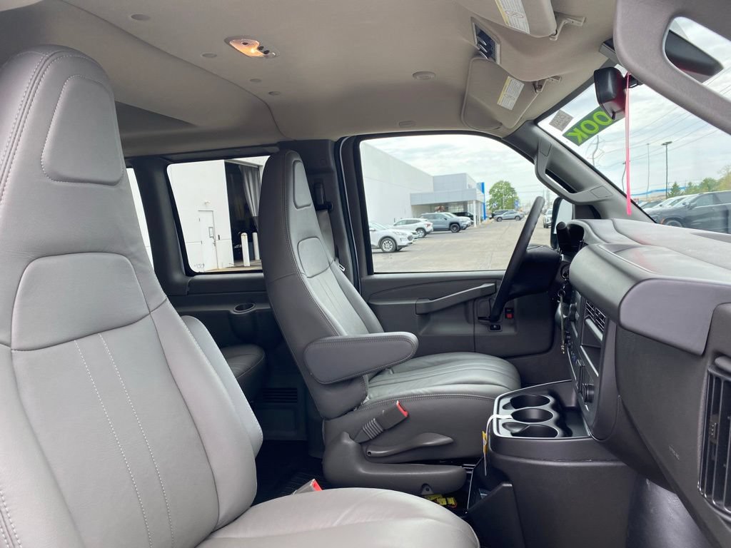 New 2025 Chevrolet Express 3500 LS w/ Chrome Appearance Package RWD image 16
