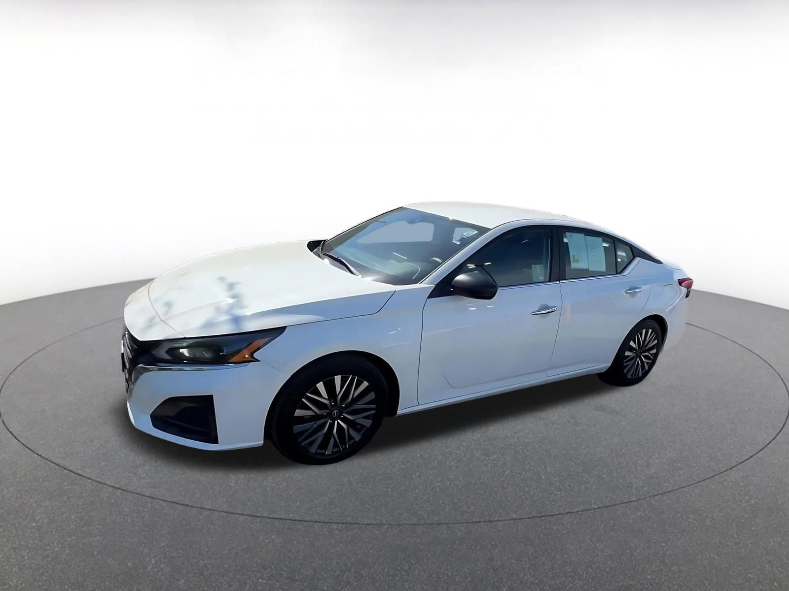 Used 2025 Nissan Altima 2.5 SV FWD image 8