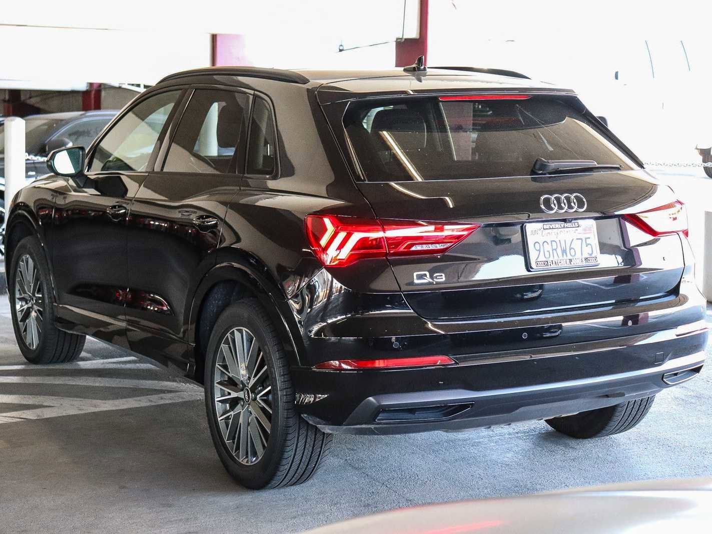 Used 2023 Audi Q3 2.0T Premium w/ Convenience Package AWD/4WD image 2