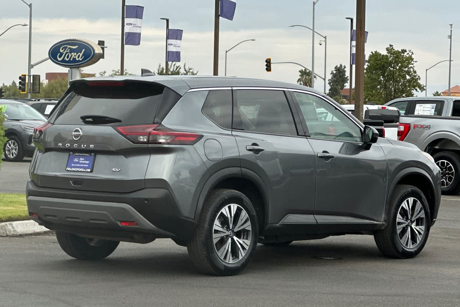 Used 2021 Nissan Rogue SV FWD image 2