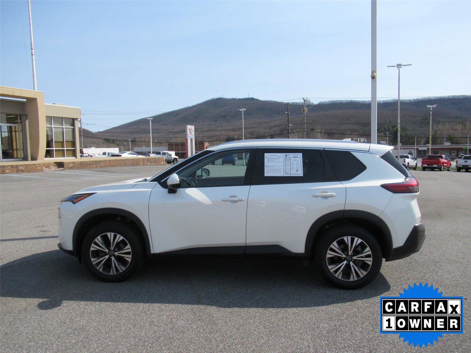 Used 2022 Nissan Rogue SV w/ SV Premium Package image 6
