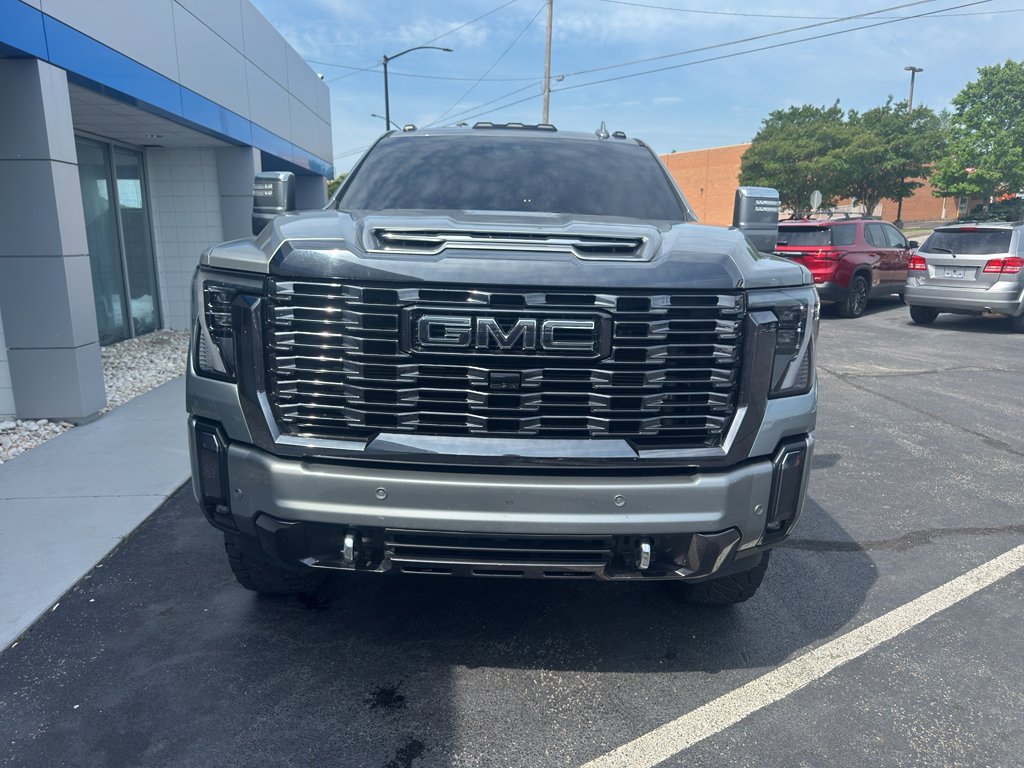 Used 2024 GMC Sierra 2500 Denali Ultimate AWD/4WD image 2