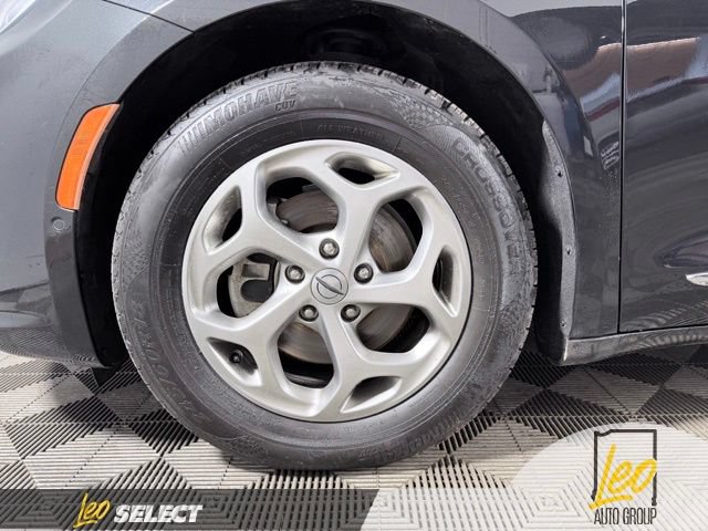 Used 2022 Chrysler Pacifica Limited FWD image 21