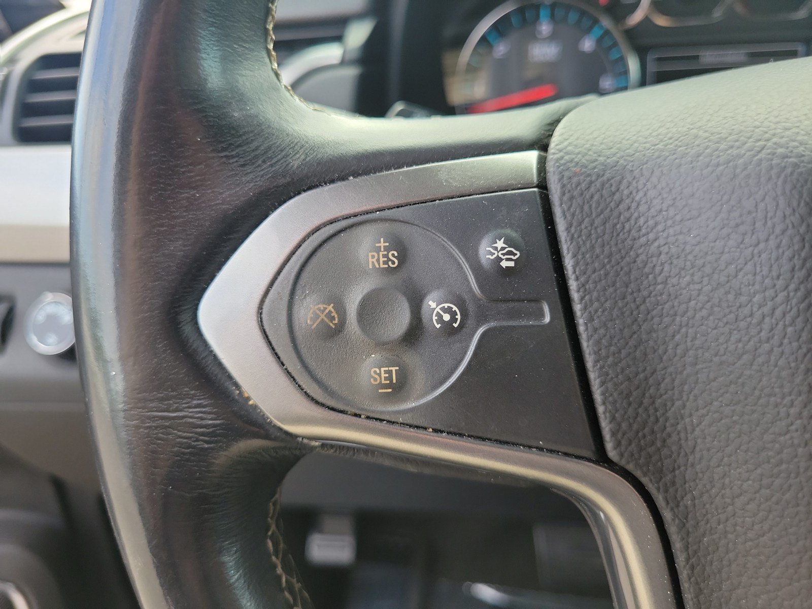 Used 2018 Chevrolet Suburban LT AWD/4WD image 18