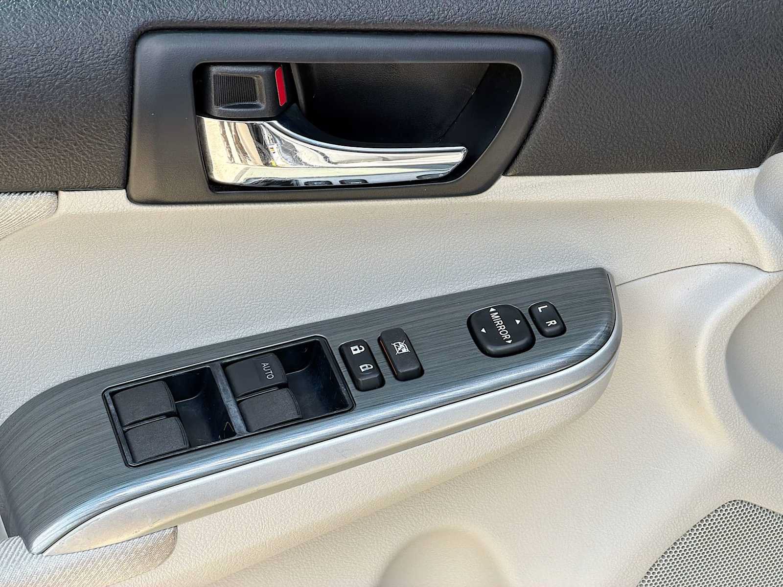 Used 2012 Toyota Camry XLE w/ Convenience Pkg FWD image 14