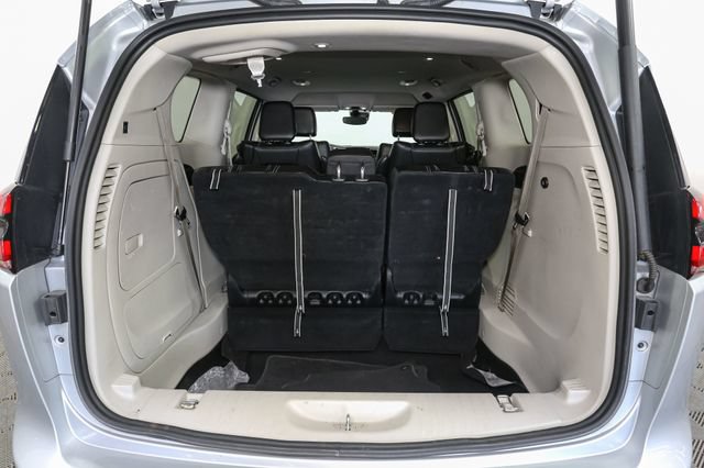 Used 2023 Chrysler Pacifica Touring-L FWD image 11