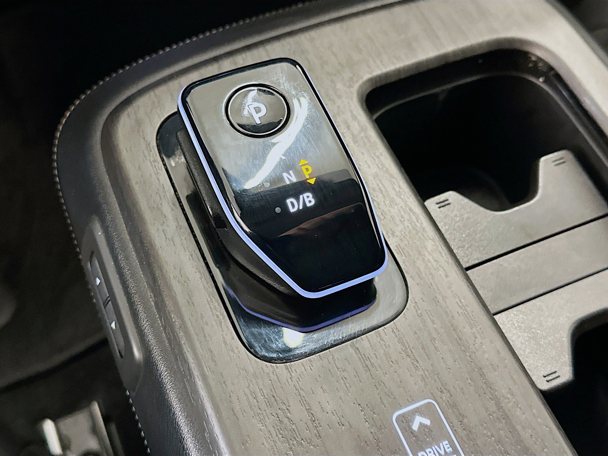 Used 2024 Nissan Ariya AWD image 25