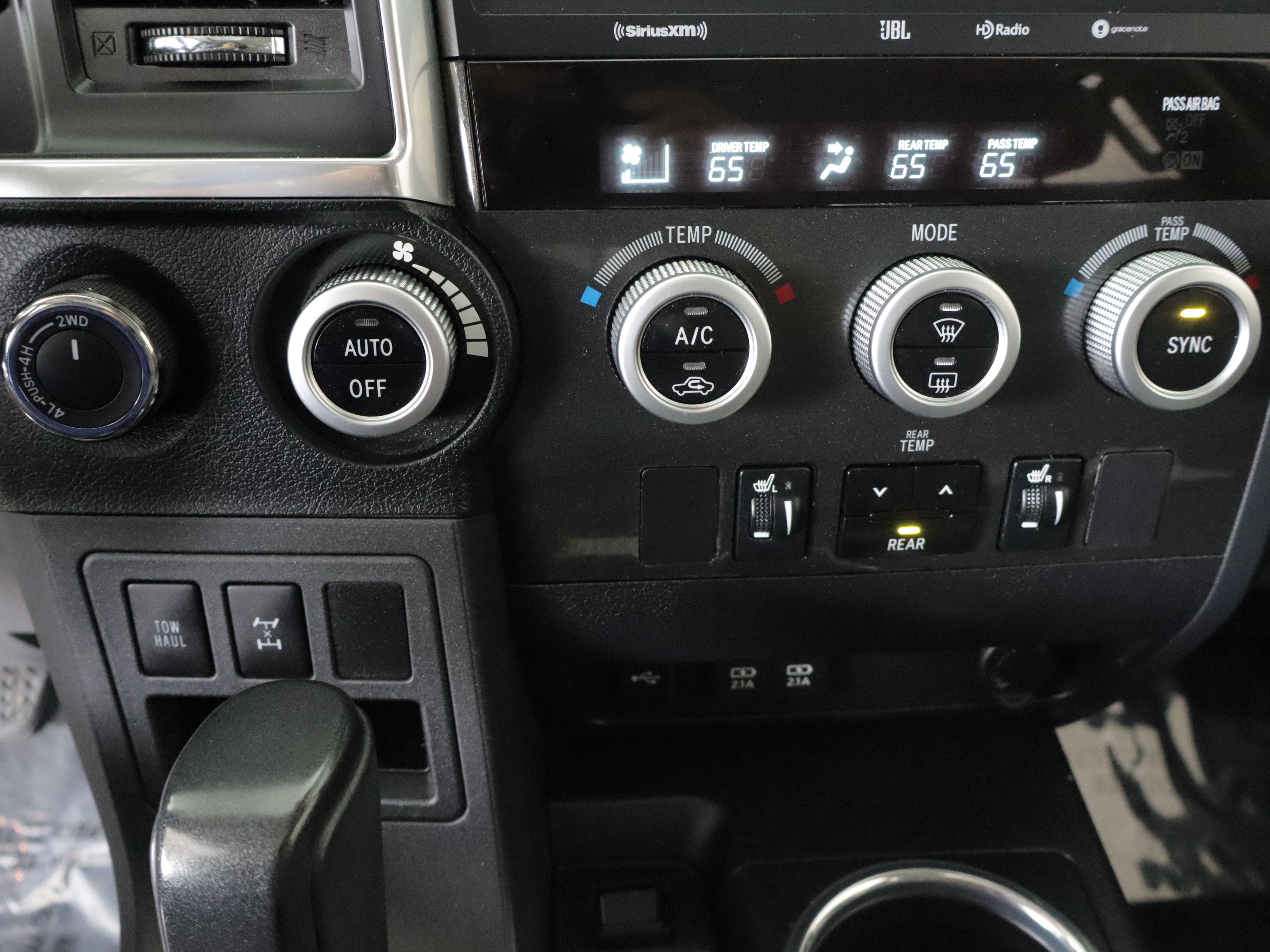 Used 2021 Toyota Sequoia Limited w/ Safety & Convenience Package AWD/4WD image 18