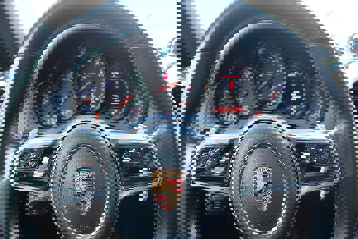 Used 2018 Porsche Cayenne Platinum Edition image 31