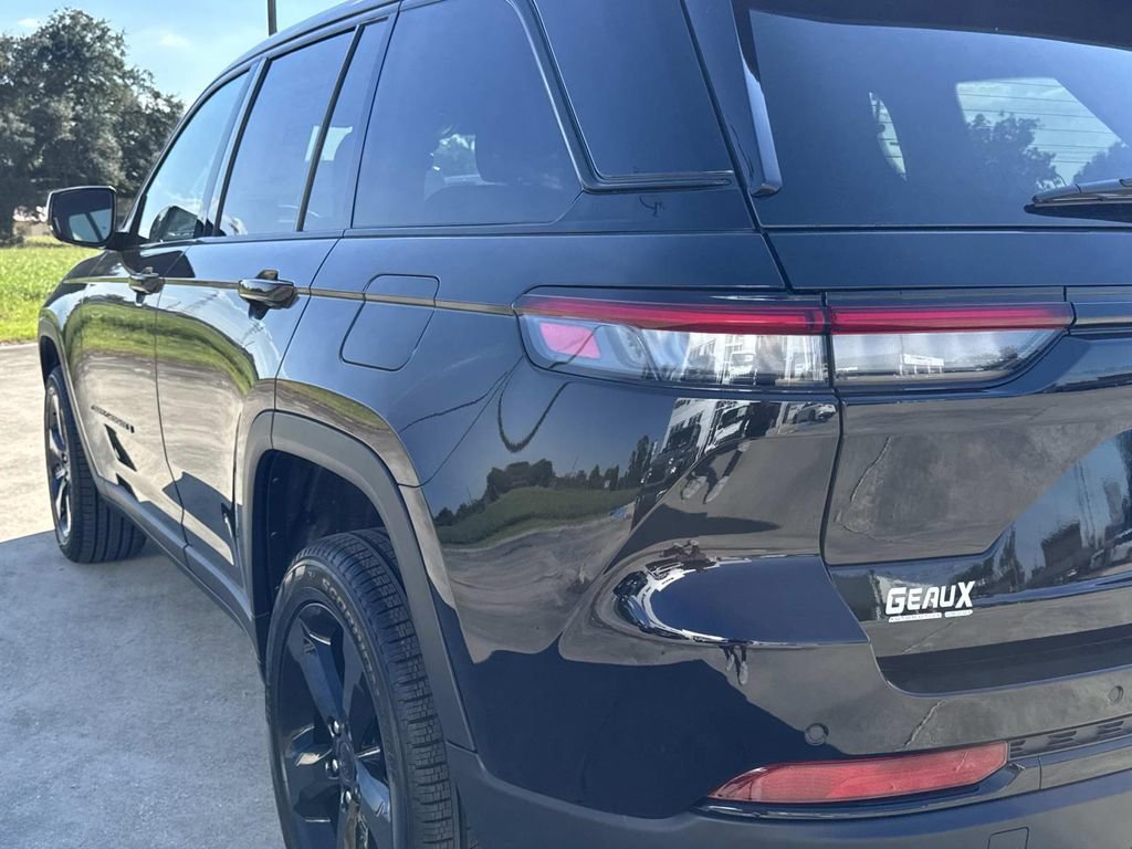 New 2025 Jeep Grand Cherokee Limited w/ Black Appearance Package image 9