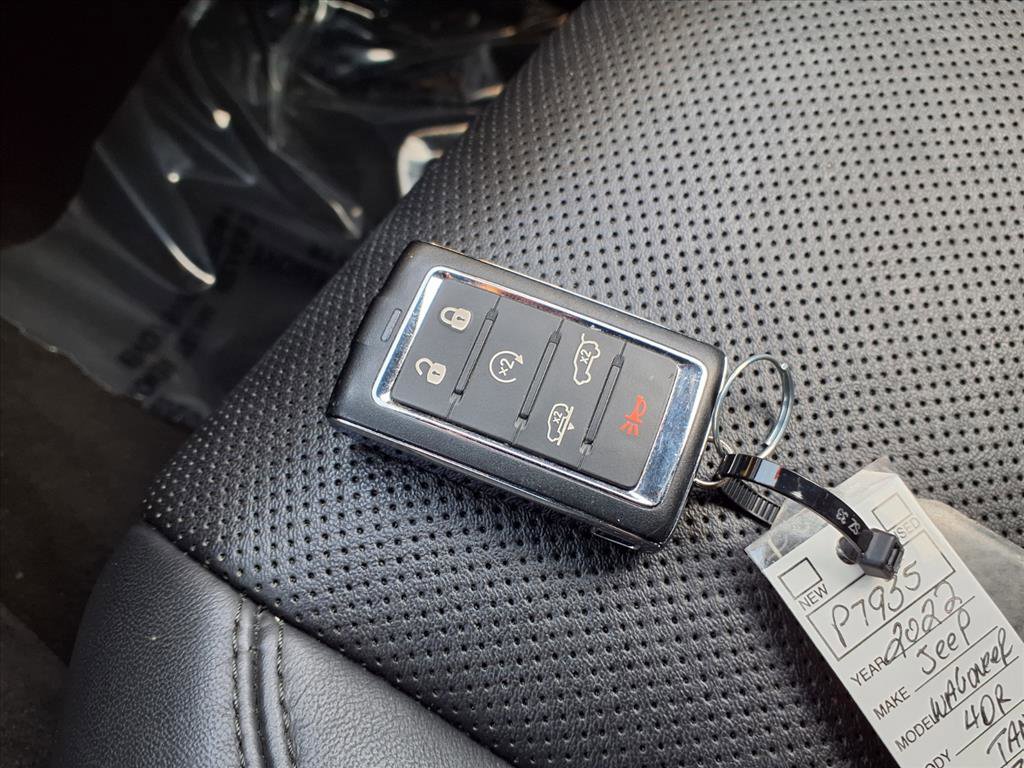 Used 2022 Jeep Wagoneer Series III w/ Rear Seat Video Group 1 image 15