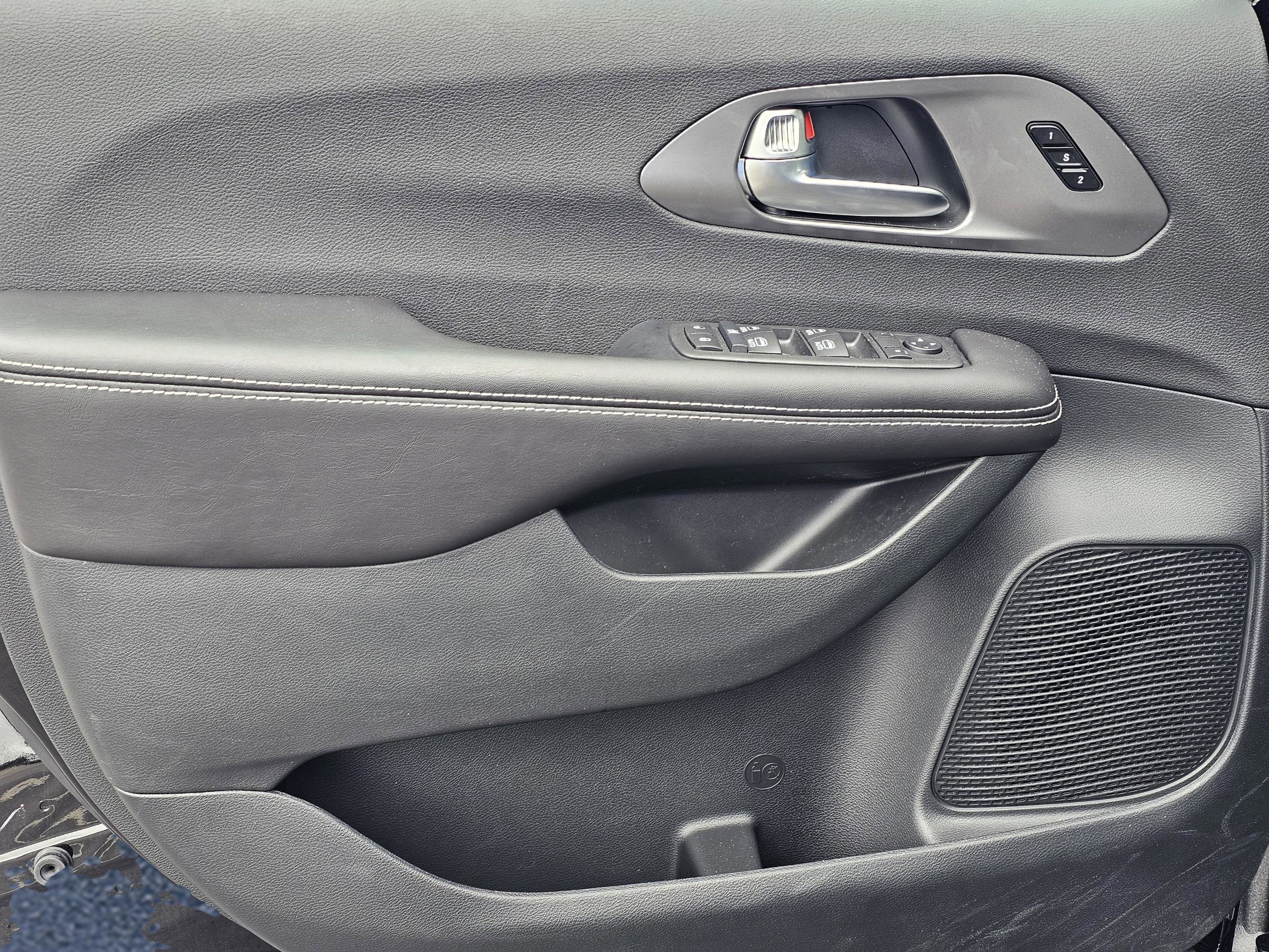 New 2026 Chrysler Pacifica Select image 14