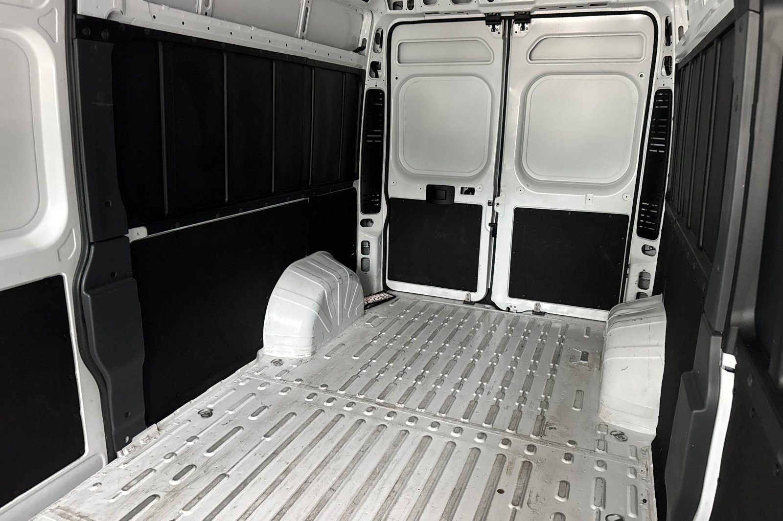 Used 2025 RAM ProMaster 2500 w/ Convenience Group FWD image 24