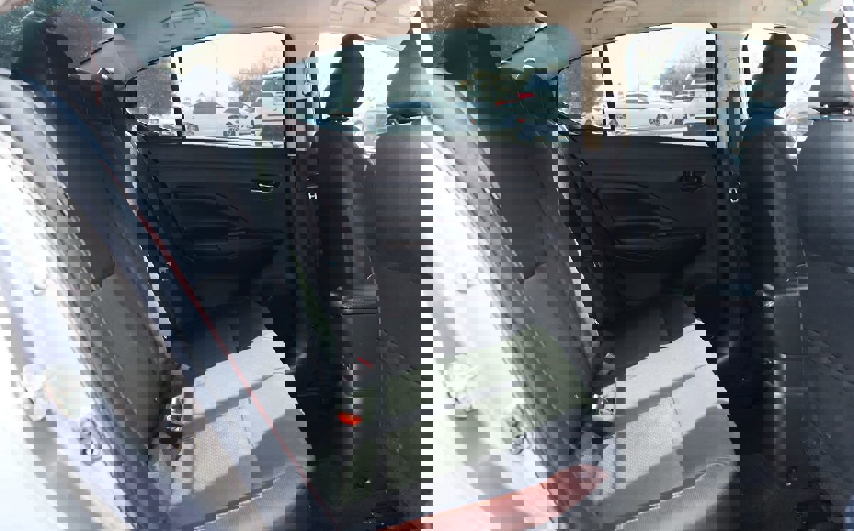 Used 2020 Nissan Versa SR w/ Electronics Package image 27