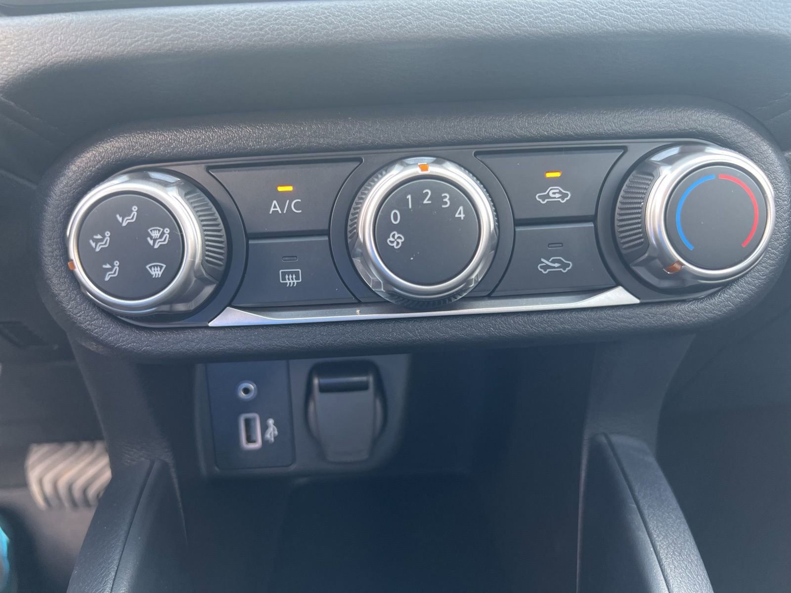 New 2025 Nissan Versa S image 25