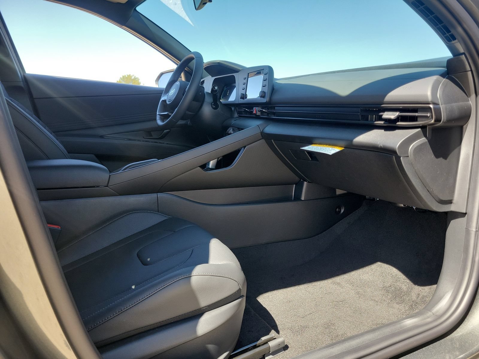 New 2026 Hyundai Elantra SEL Sport FWD image 17