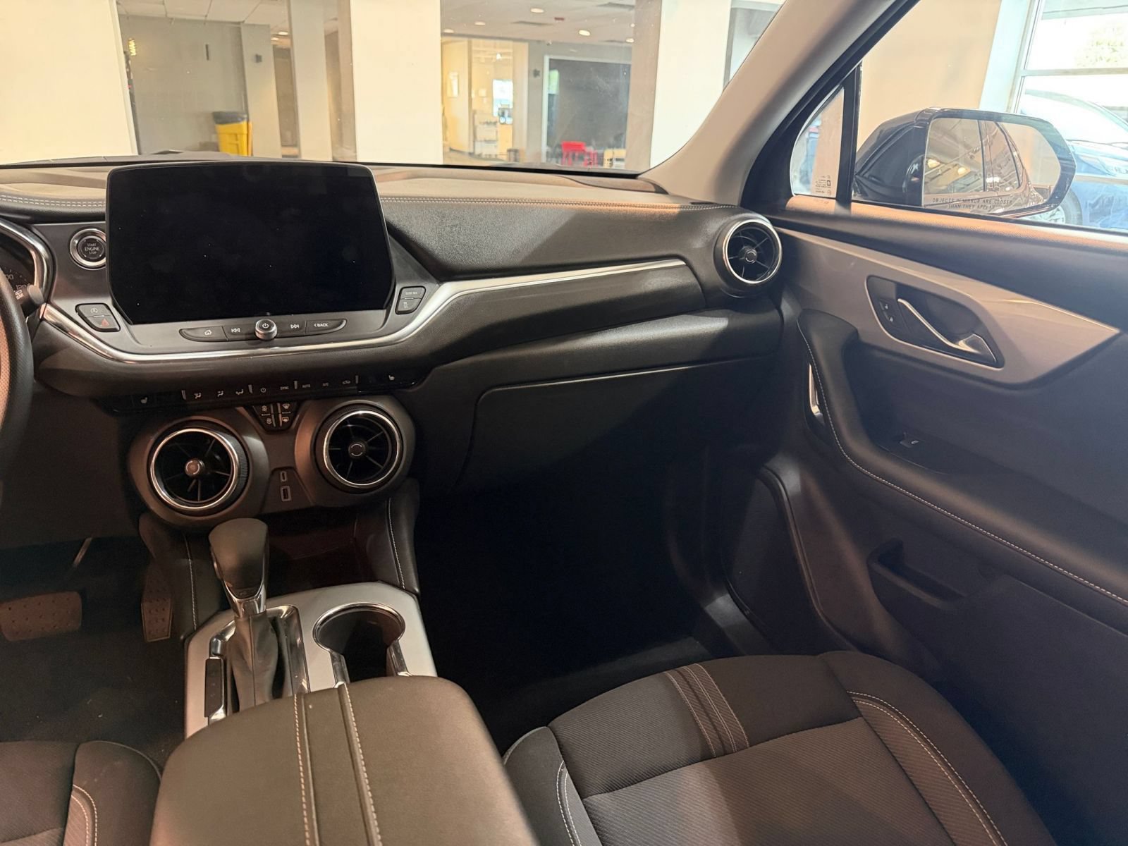 Used 2025 Chevrolet Blazer LT FWD image 35