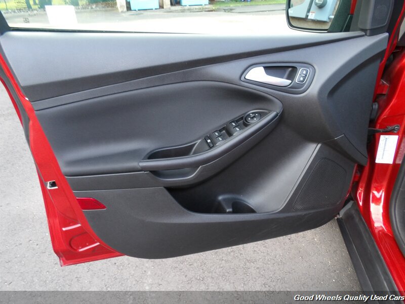 Used 2018 Ford Focus SE FWD image 22