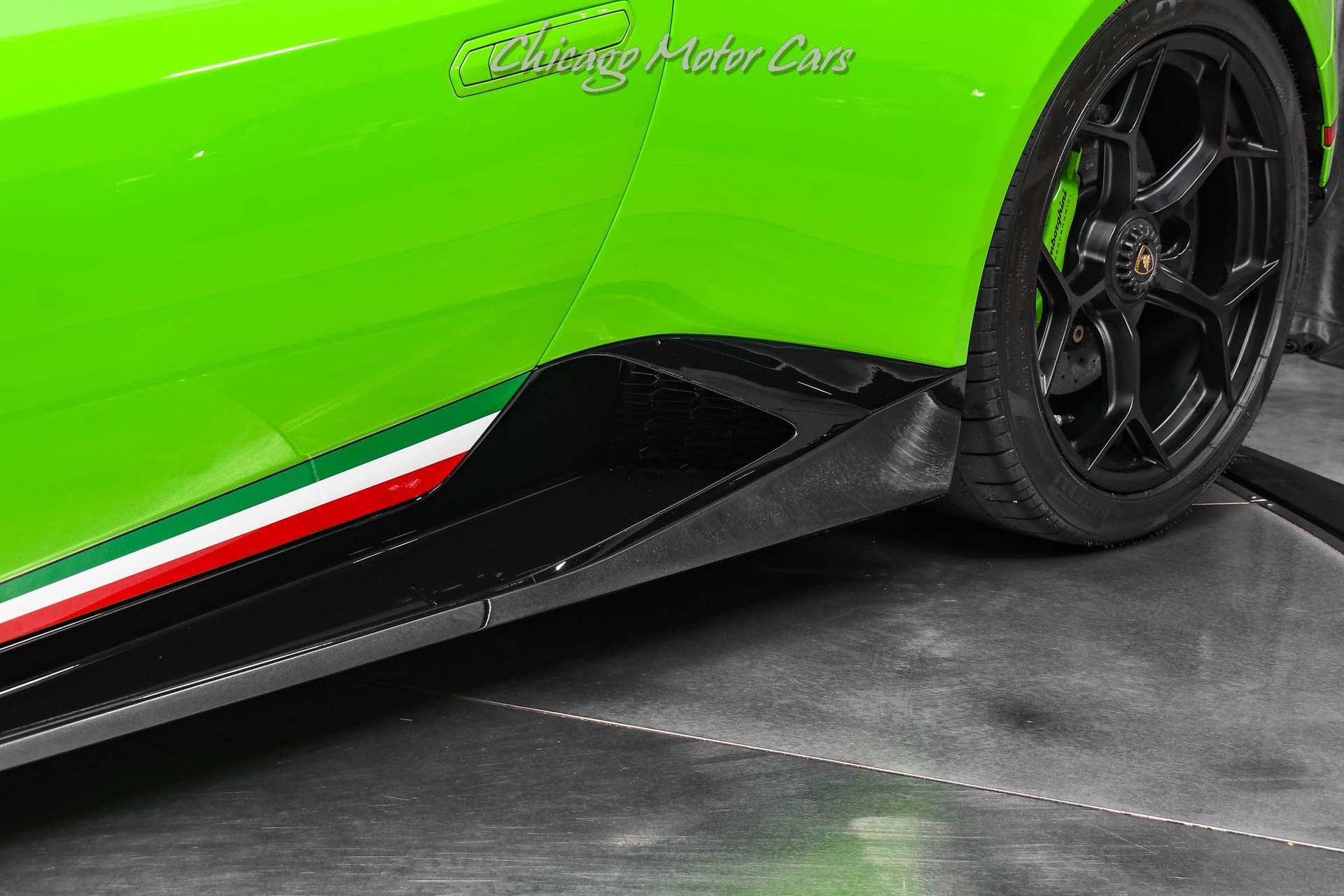 Used 2018 Lamborghini Huracan Performante AWD/4WD image 31
