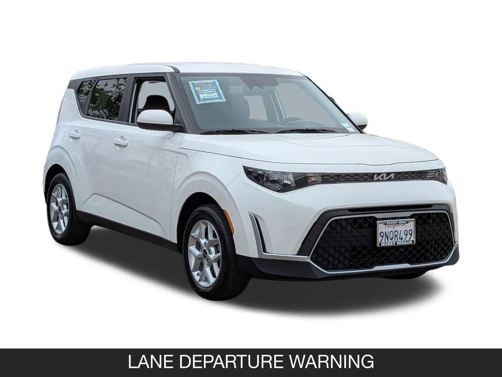Used 2025 Kia Soul LX w/ LX Technology Package FWD image 2