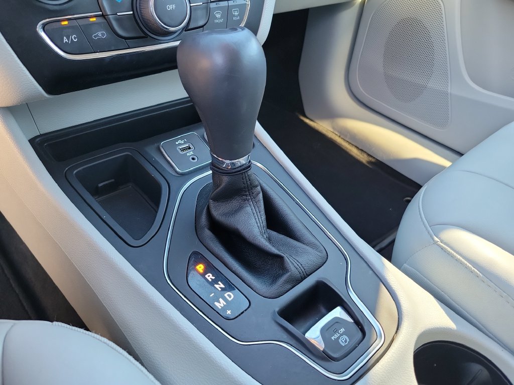 Used 2020 Jeep Cherokee Latitude Plus FWD image 24