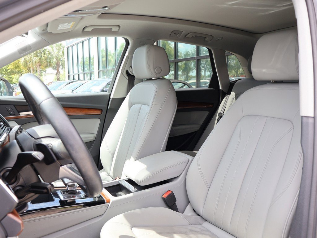 Used 2022 Audi Q5 2.0T Premium Plus w/ Premium Plus Package image 32