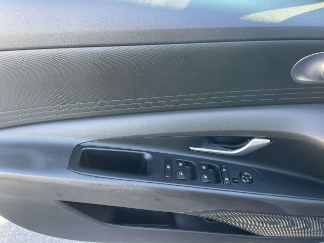 Used 2023 Hyundai Elantra Blue FWD image 17