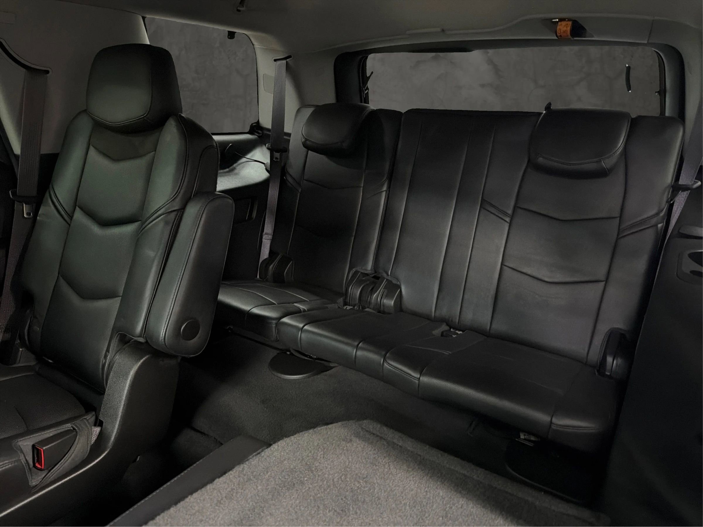 Used 2015 Cadillac Escalade Premium image 33