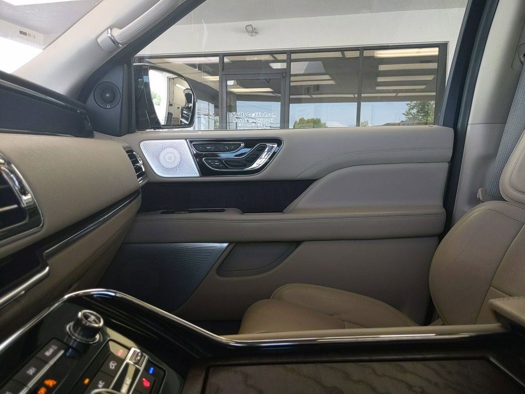 Used 2019 Lincoln Navigator Reserve w/ Cargo Package AWD/4WD image 25