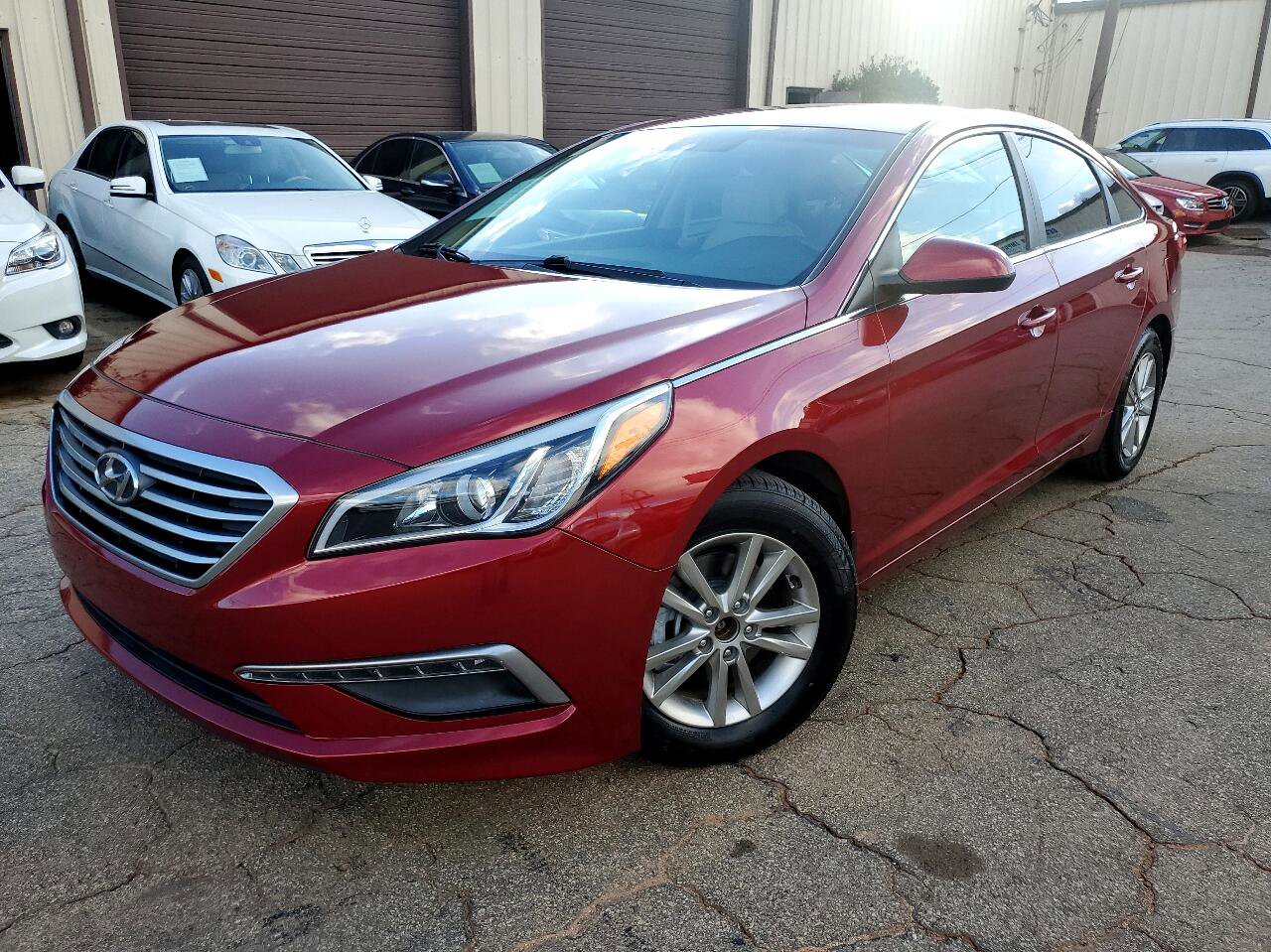 Used 2015 Hyundai Sonata SE image 2