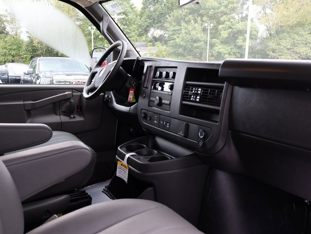 New 2025 GMC Savana 3500 Extended w/ Driver Convenience Package image 31