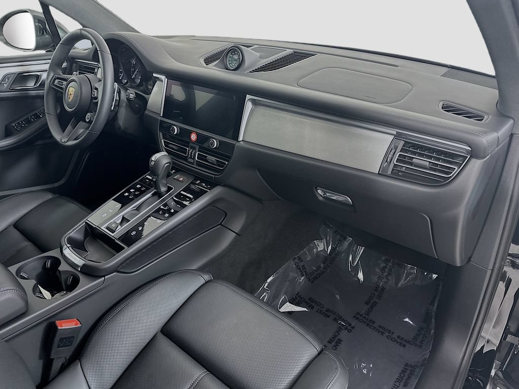 New 2026 Porsche Macan Turbo AWD/4WD image 30