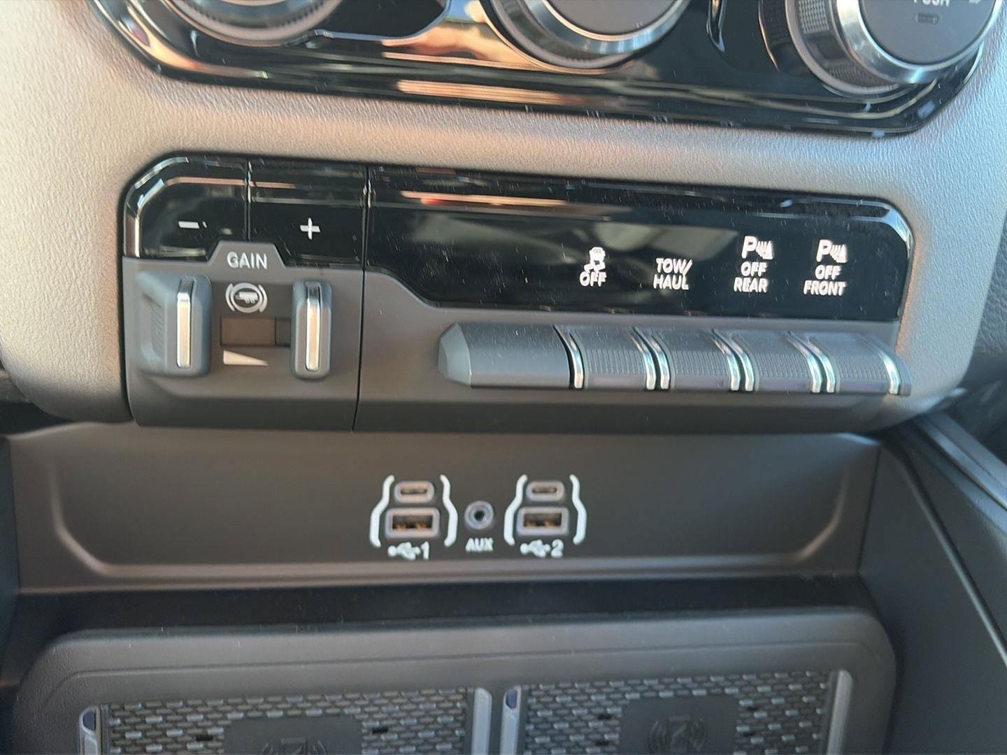 New 2026 RAM 2500 Big Horn AWD/4WD image 24