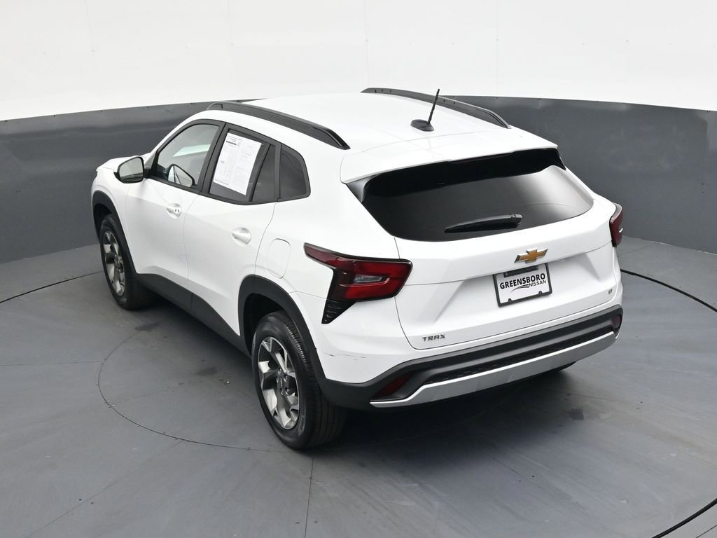 Used 2025 Chevrolet Trax LT image 27