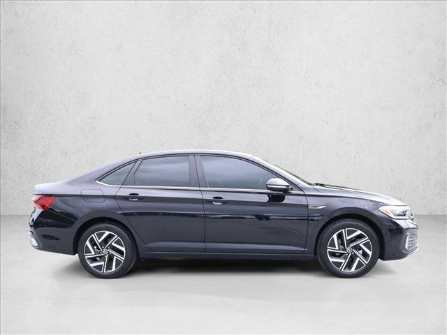 Used 2022 Volkswagen Jetta SEL FWD image 4