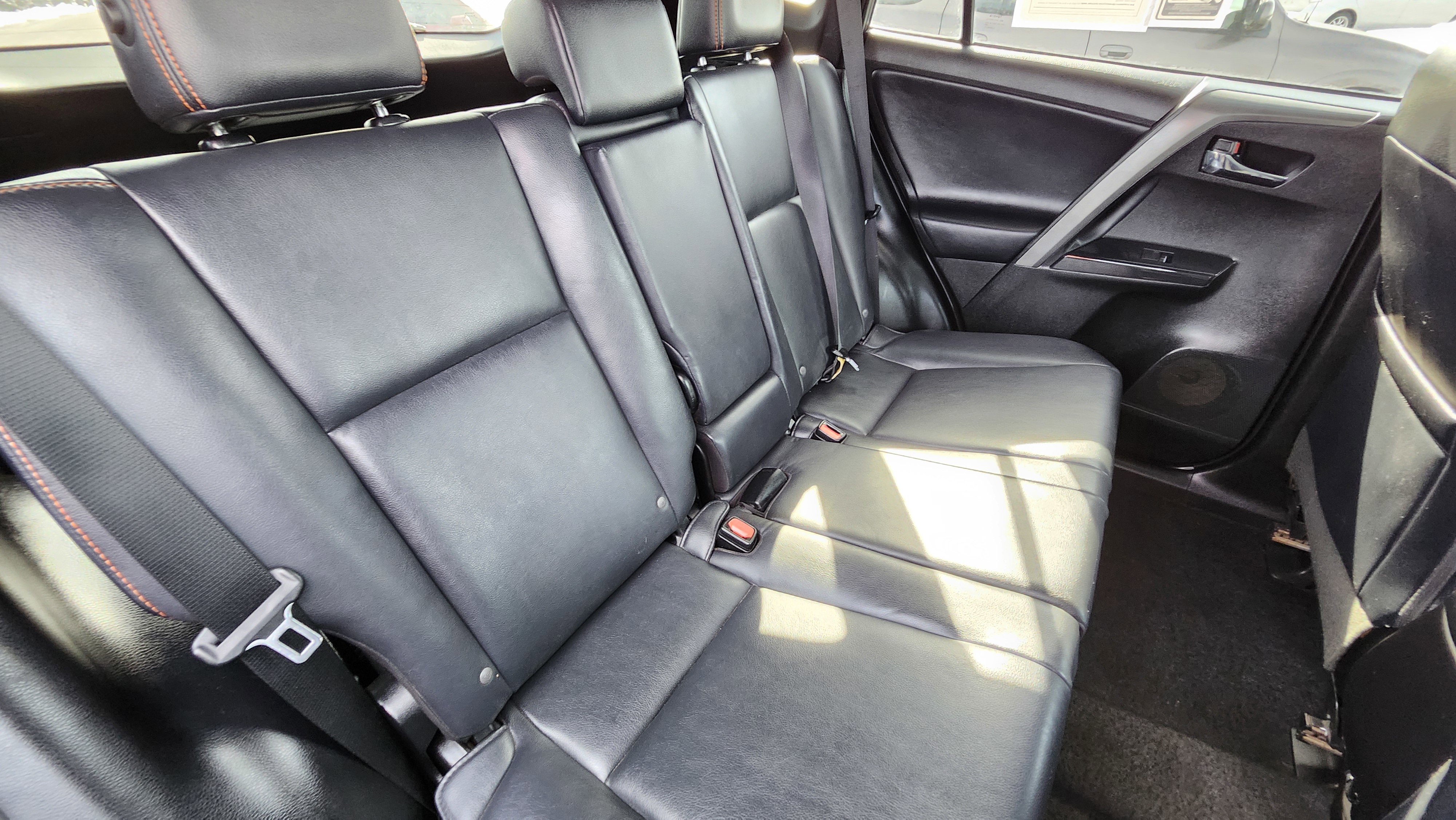 Used 2016 Toyota RAV4 SE image 19