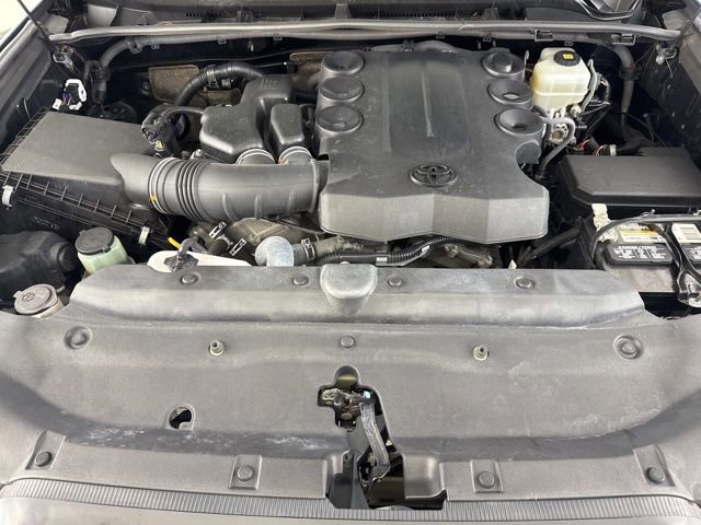 Used 2019 Toyota 4Runner SR5 AWD/4WD image 17