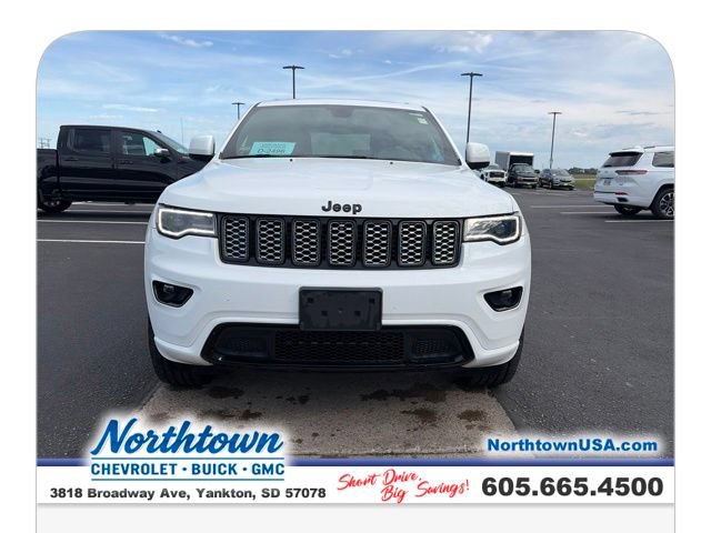 Used 2020 Jeep Grand Cherokee Altitude AWD/4WD image 3
