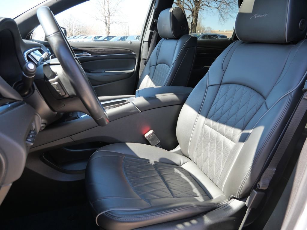 Used 2024 Buick Enclave Avenir w/ Avenir Technology Package AWD/4WD image 34