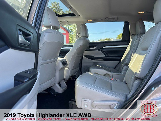 Used 2019 Toyota Highlander XLE image 12