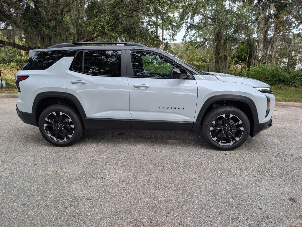New 2027 Chevrolet Equinox RS FWD image 10