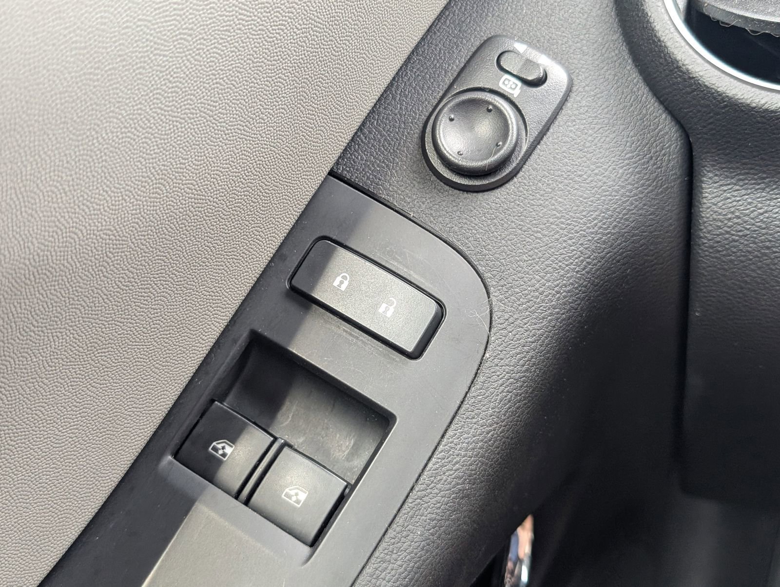 Used 2015 Chevrolet Camaro LS RWD image 15