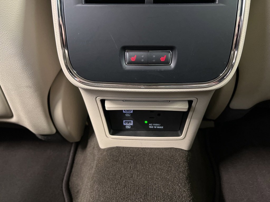 Used 2019 Lincoln Continental Select w/ Continental Climate Package image 32