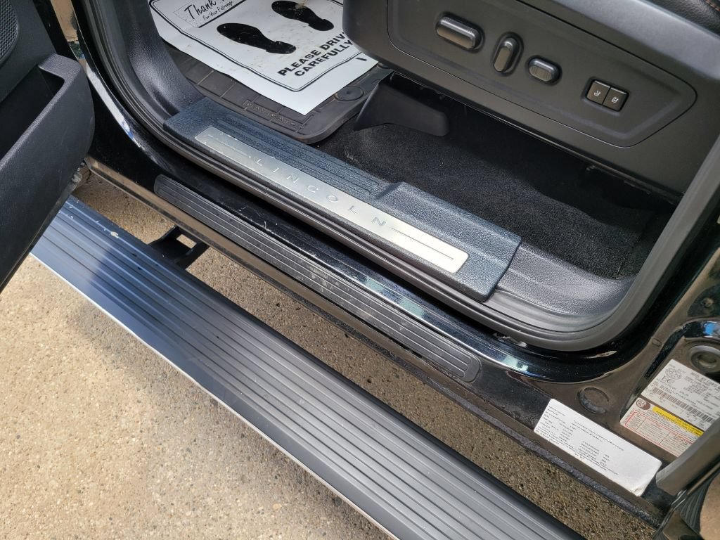 Used 2017 Lincoln Navigator Reserve AWD/4WD image 16